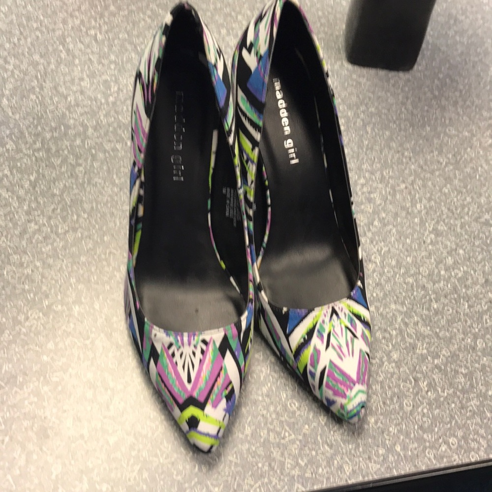Heels - Picture 3 of 3